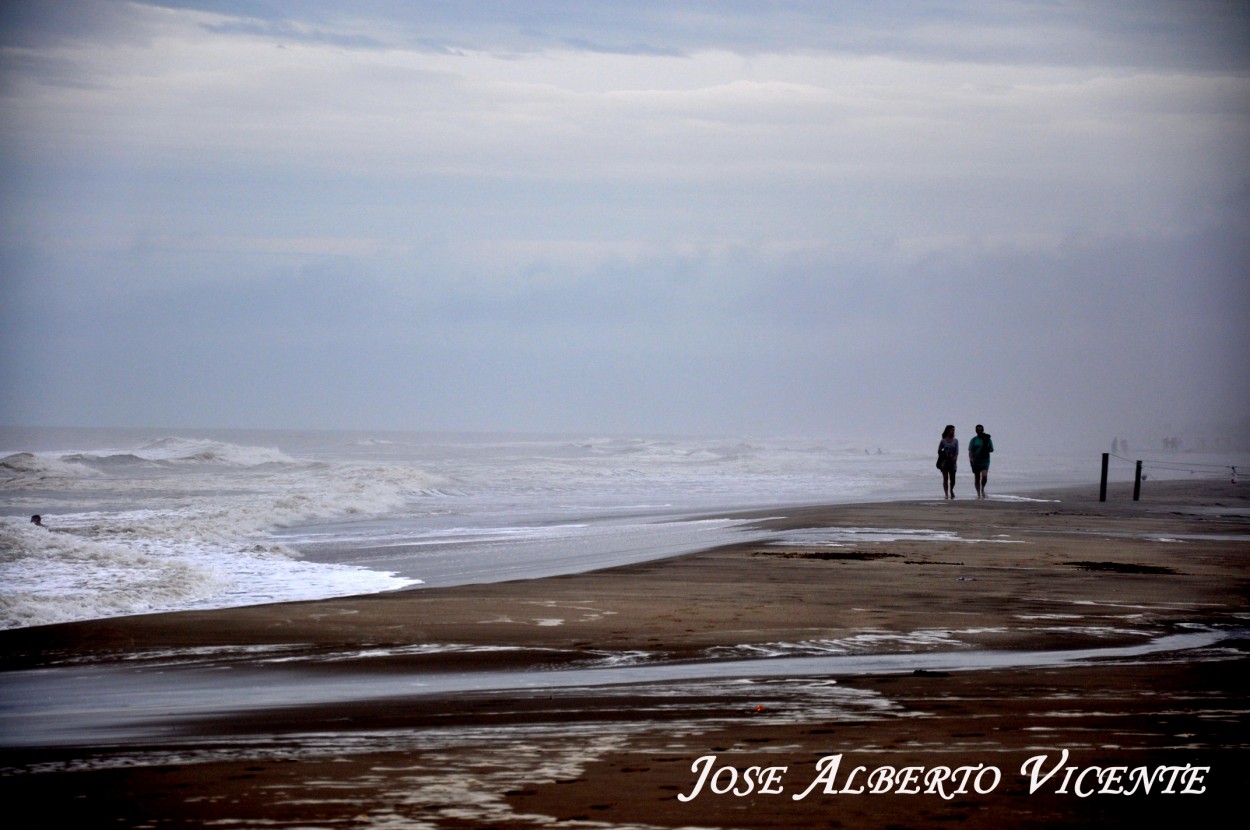 "enmorados, mar y soledad. . ." de Jose Alberto Vicente