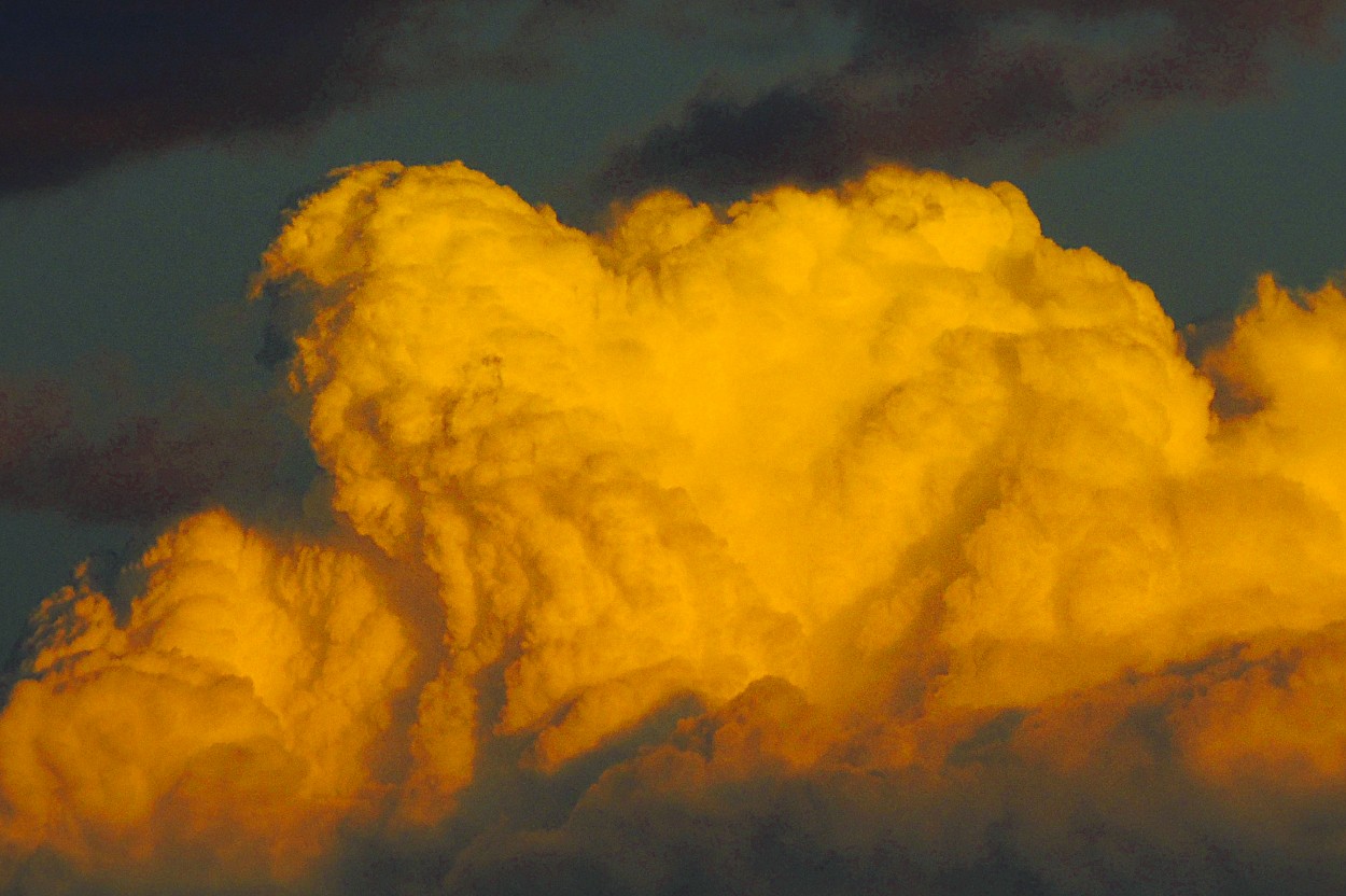 "Nube de oro" de Nadia Preidun Menendez