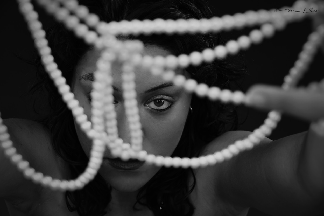 "Te miro entre perlas" de Miriam E. Sotelo