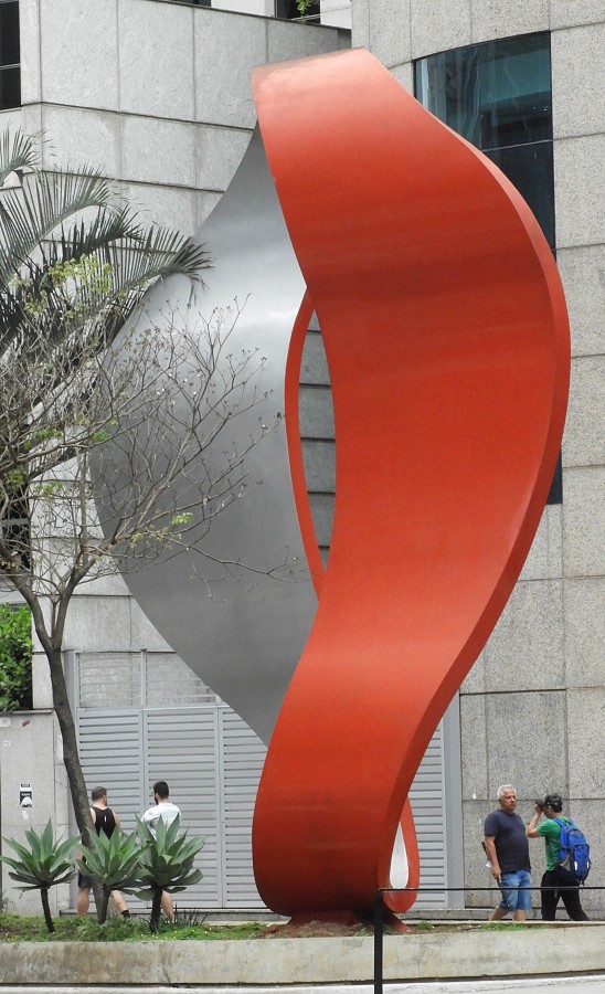 "Av. Paulista S.P., um corredor cultural !" de Decio Badari