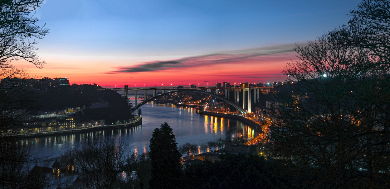 "Vista para o Douro - Palcio de Cristal - Porto" de Talles Gomes