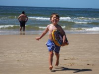 A la playa con mi nieto Nicolás