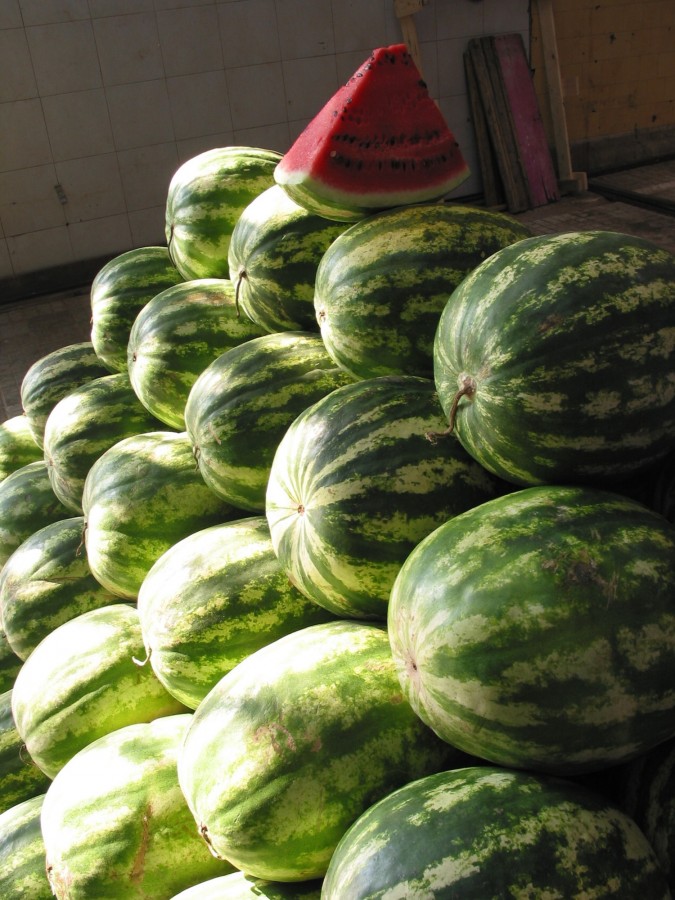 "Temos melancias para vender, prove  doce !" de Decio Badari