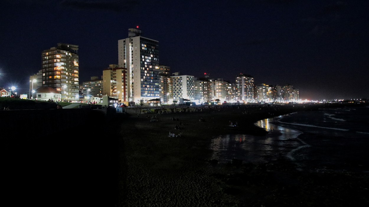 "La ciudad de noche" de Juan Carlos Barilari