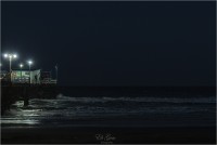 Un muelle, el mar, la noche