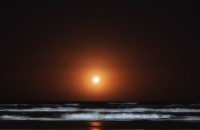 la luna y el mar