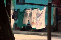 Nas periferias as roupas secam nas ruas !