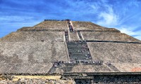 Escalando la Gran Piramide del Sol