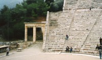 escalera del teatro epidario en grecia