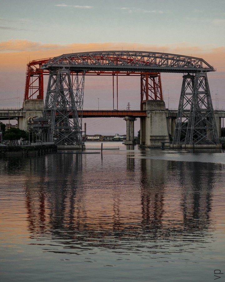 "La Boca, Puente Pueyrredn" de Oscar Vazquez Paz
