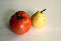O Tomate do nosso jardim/horta e a Pera......