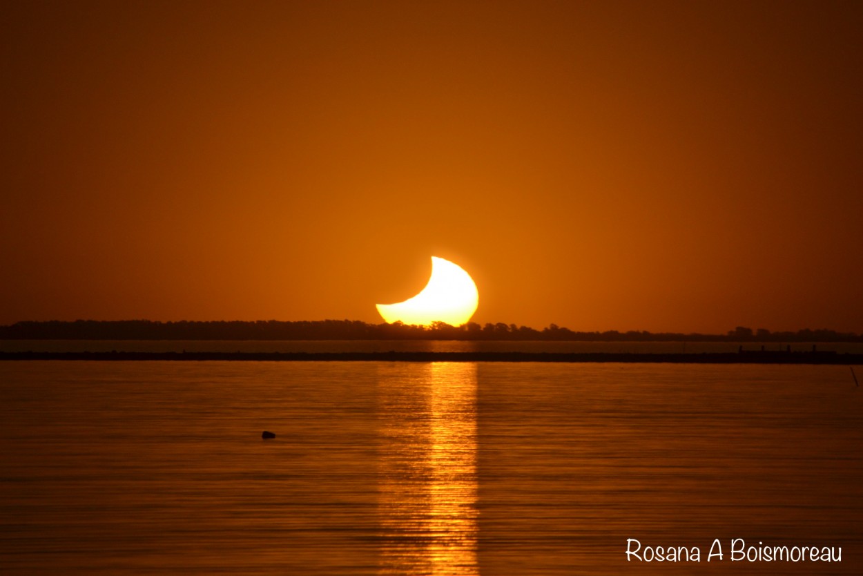 "Eclipse Solar, Lago Epecuén" de Rosana Boismoreau
