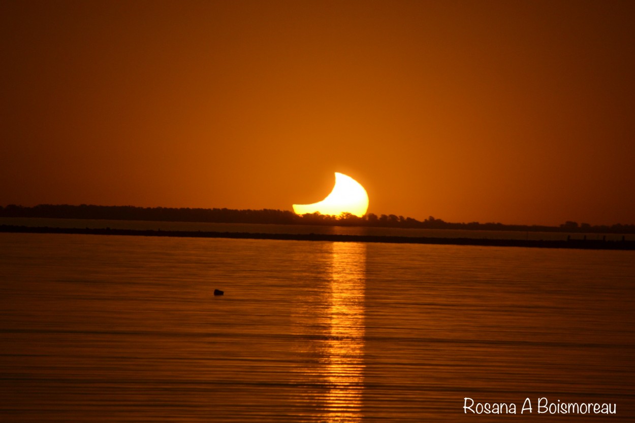 "Eclipse Solar, Lago Epecun" de Rosana Boismoreau