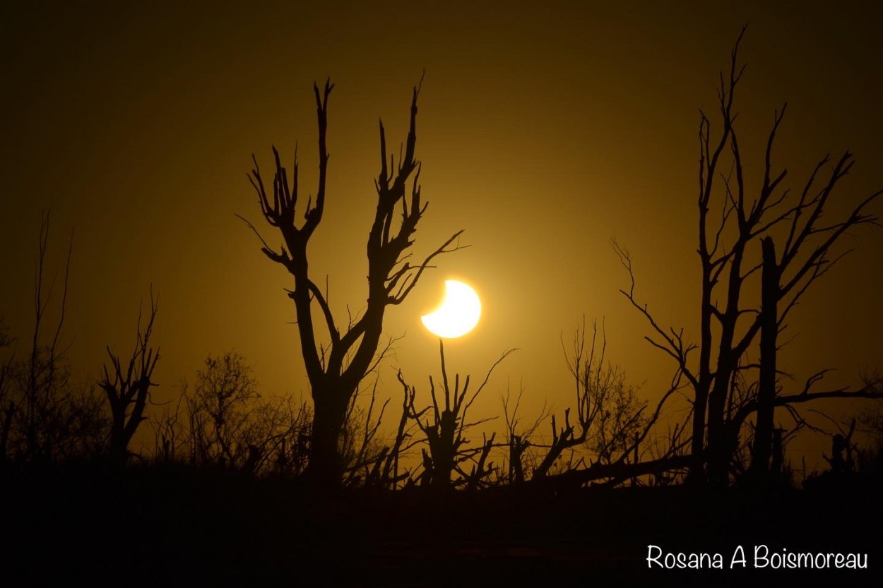 "Eclipse Solar, Lago Epecun" de Rosana Boismoreau