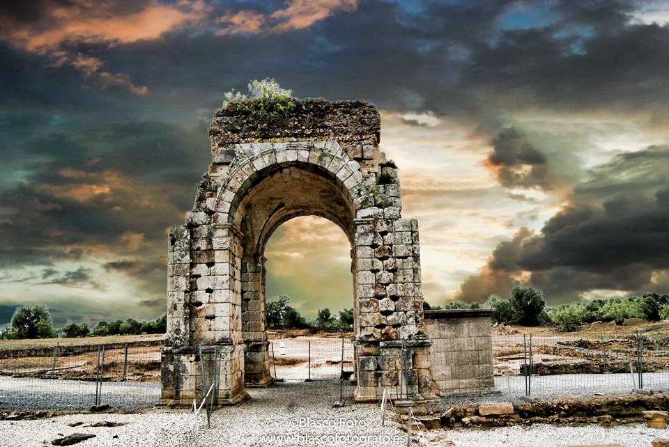 "Ruinas Romanas de Cparra" de Luis Blasco Martin