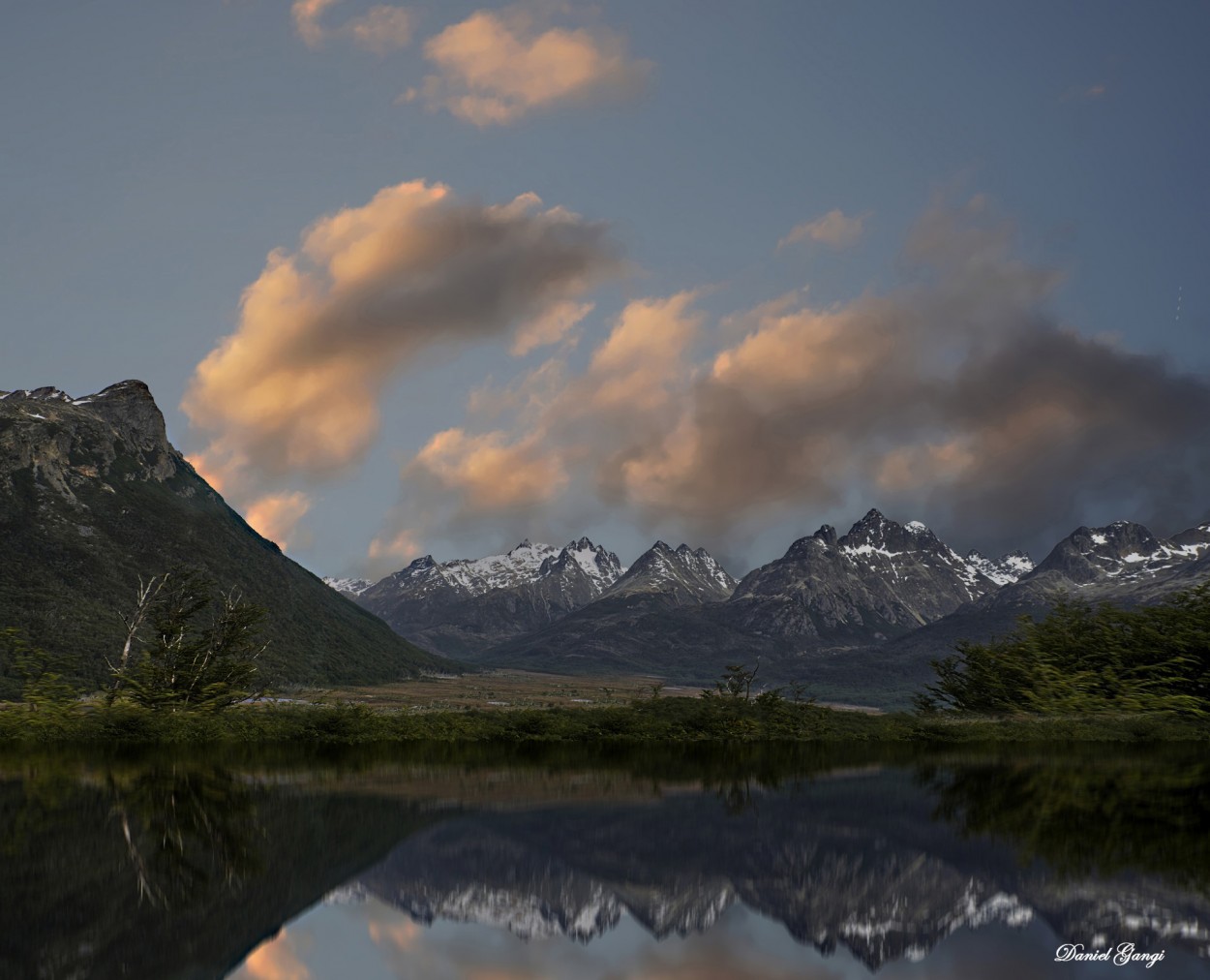"Tierra del Fuego, la belleza en su estado puro..." de Alberto Daniel Gangi