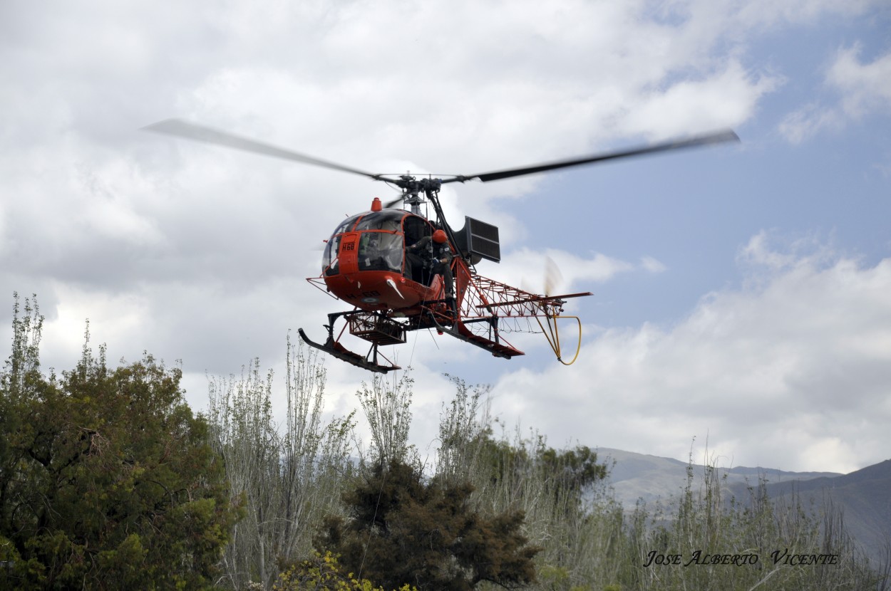 "ACROBACIAS EN HELICOPTEROS" de Jose Alberto Vicente