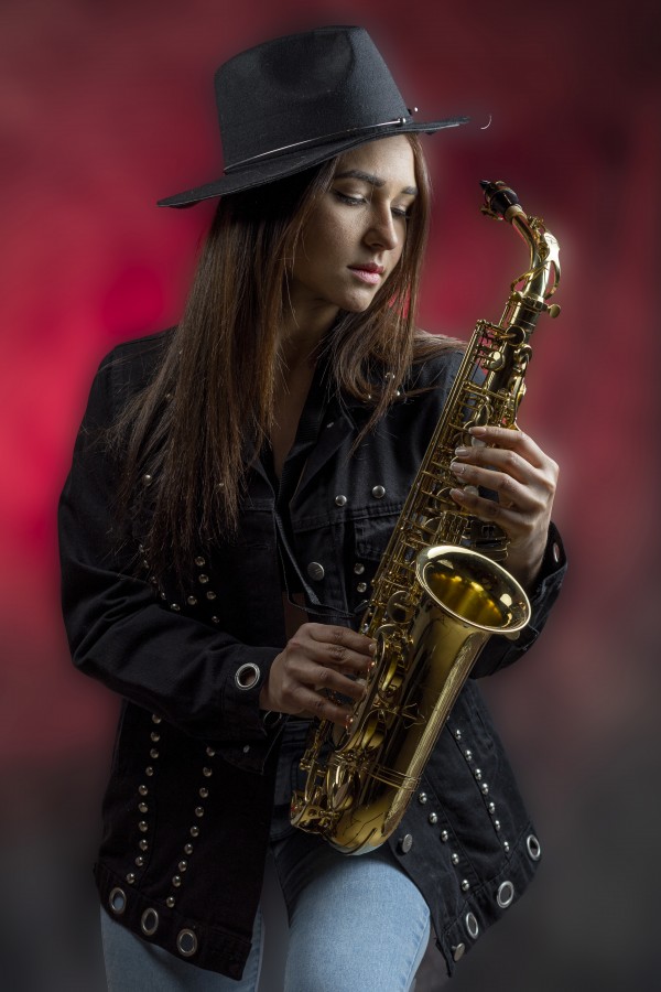 "La saxofonista" de Ricardo Terzoli