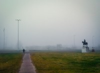 Sola en la niebla