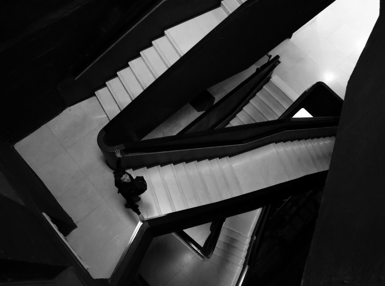 "En las escaleras" de Leonardo Donnet