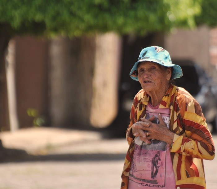 "A Sra. ` Dona Nega ` 80 anos conversando com" de Decio Badari