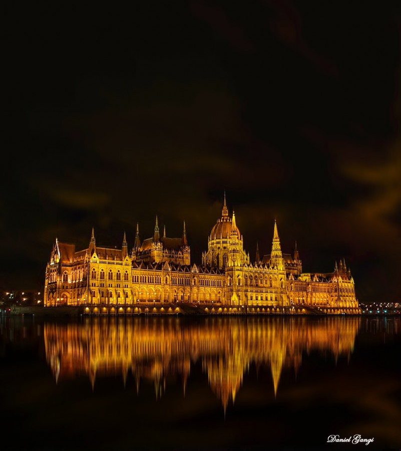 "Budapest, la reina de la noche..." de Alberto Daniel Gangi