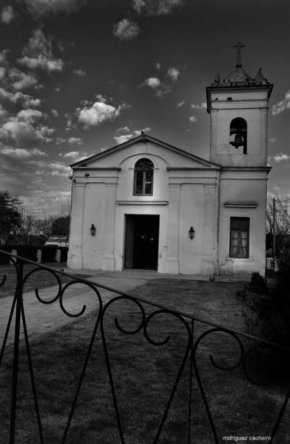 "La primer iglesia en Uruguat" de Hctor Rodrguez Cacheiro