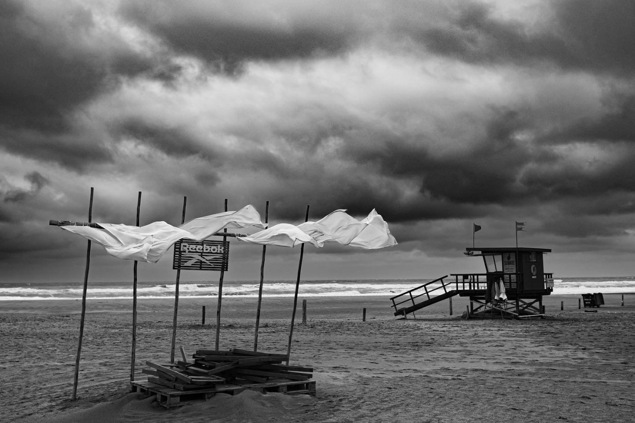 "Tormenta en la playa" de Marcelo Hermida Cores