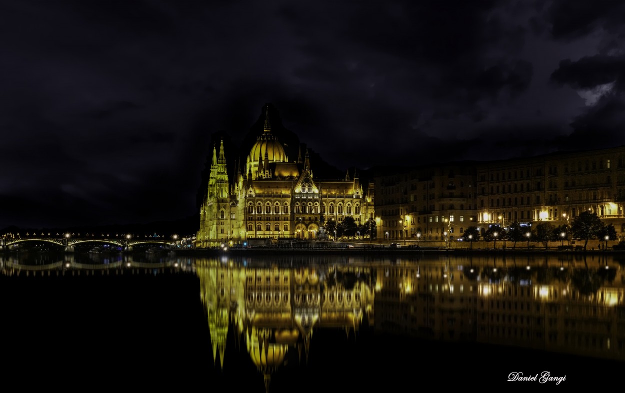 "Budapest, la verdadera ciudad luz..." de Alberto Daniel Gangi