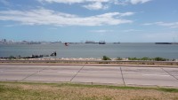 Baha y puerto de Montevideo desde la ruta