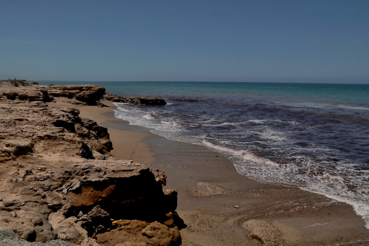 "Rocas, arena y agua..." de Juan Carlos Barilari