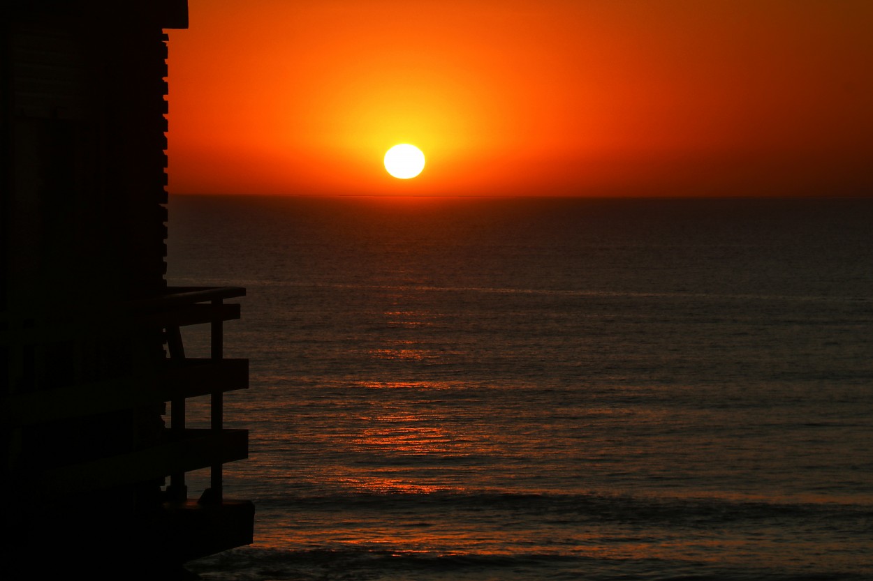"Salida del sol en la costa..." de Juan Carlos Barilari