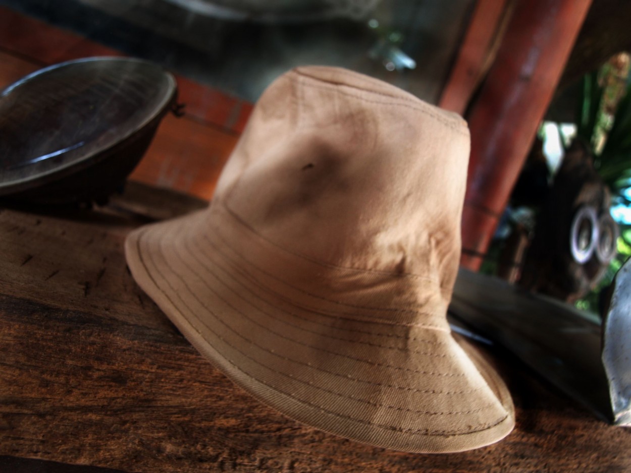 "El sombrero descansa" de Gastn Padula