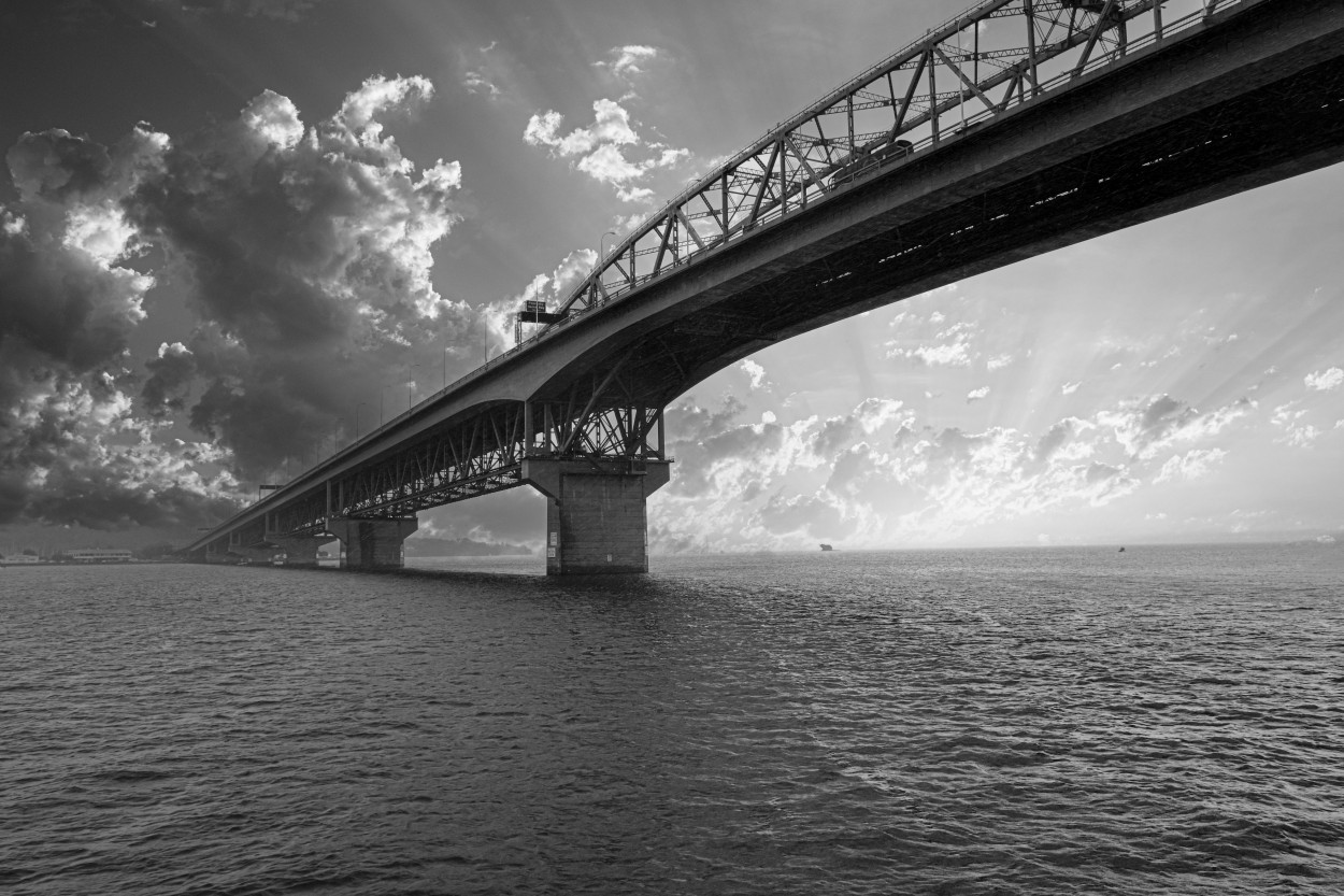 "Puente del Puerto de Auckland" de Daniel Oliveros