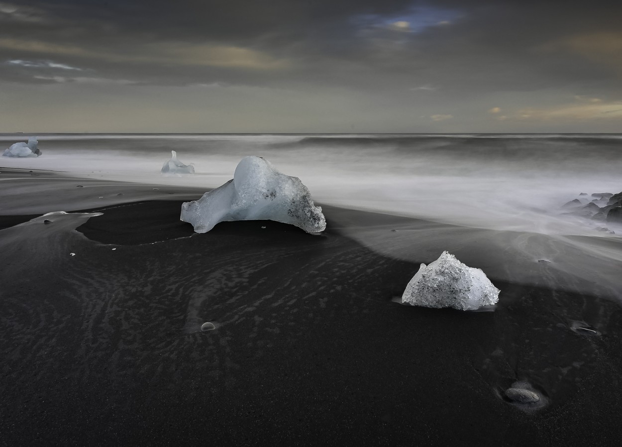 "`Playa de los diamantes, Islandia`" de Carlos Cavalieri