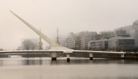 Puente de la mujer con nieblas.