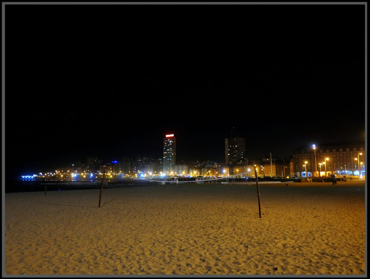 "Una noche en la playa" de Jorge Vicente Molinari
