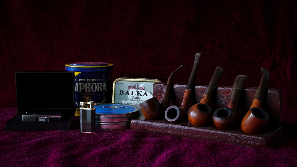 "Pipas, encendedores y tabaco..." de Juan Carlos Barilari