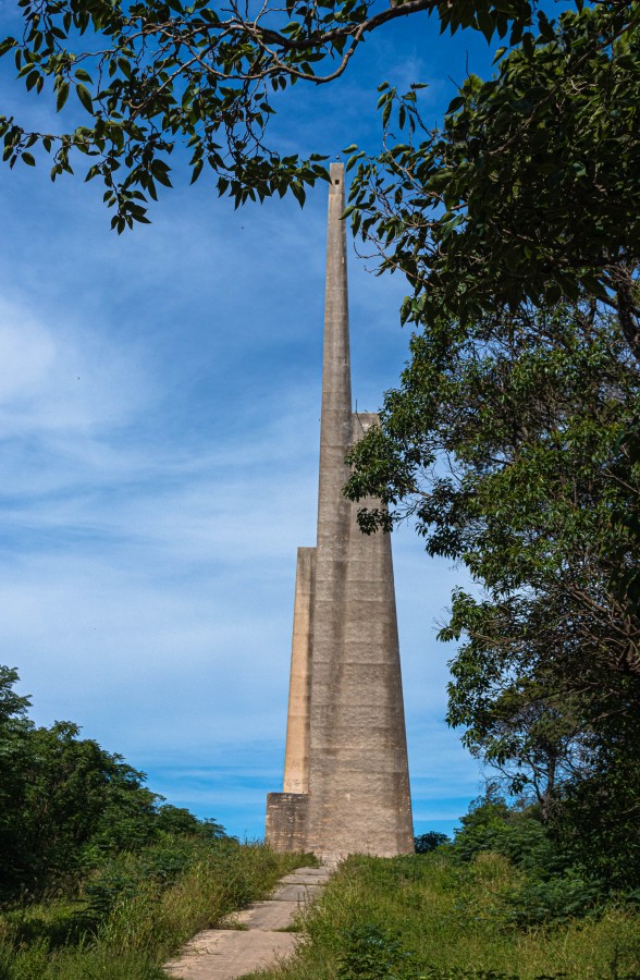 "Monumento Mausoleo de Myriam Stefford" de Luis Torres Sal