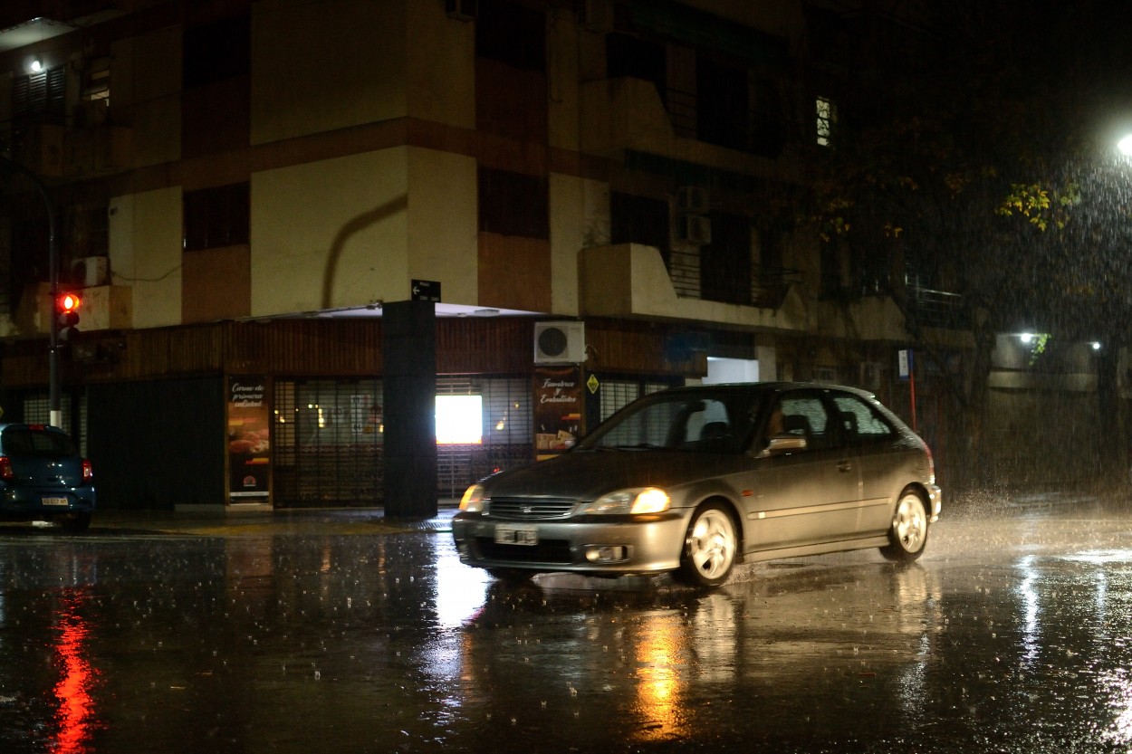 "Lluvia por los barrios" de Patricio Coradini