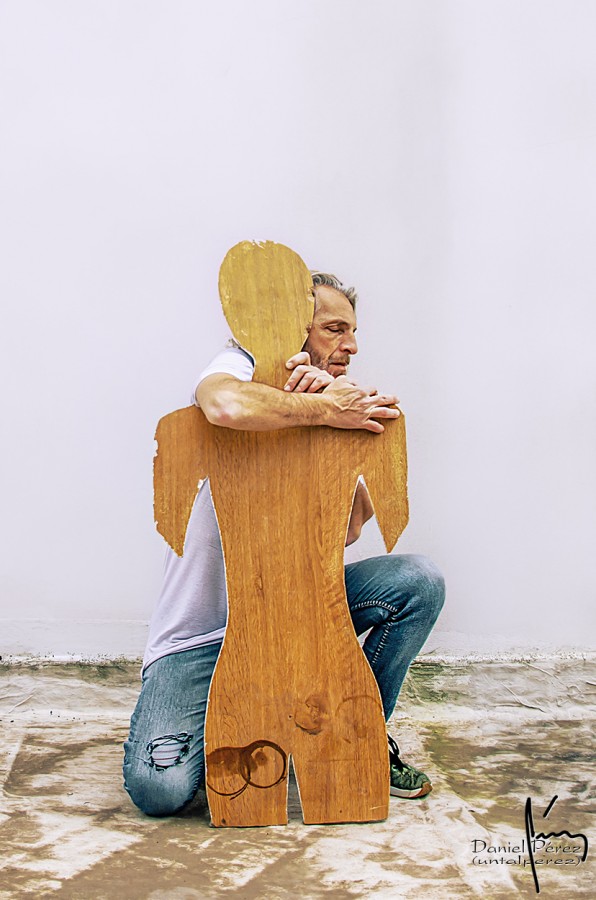 "El abrazo" de Daniel Prez Kchmeister