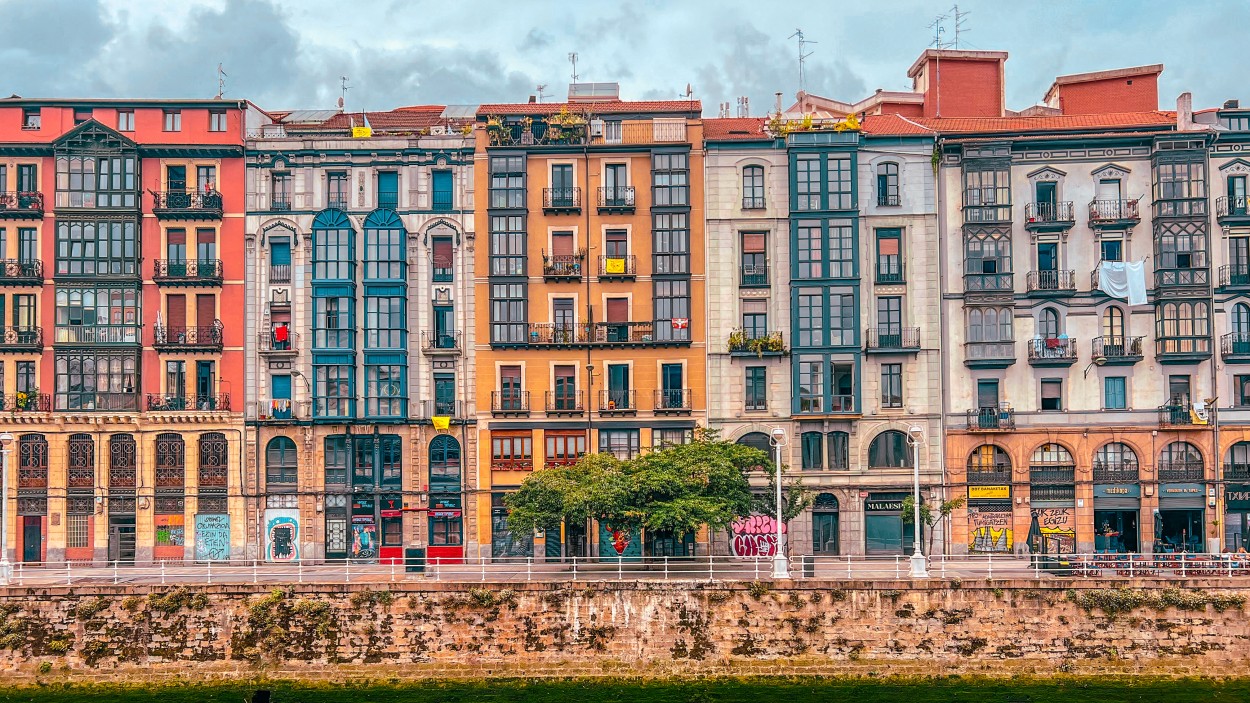"Fachadas de Bilbao" de Luis Alberto Bellini