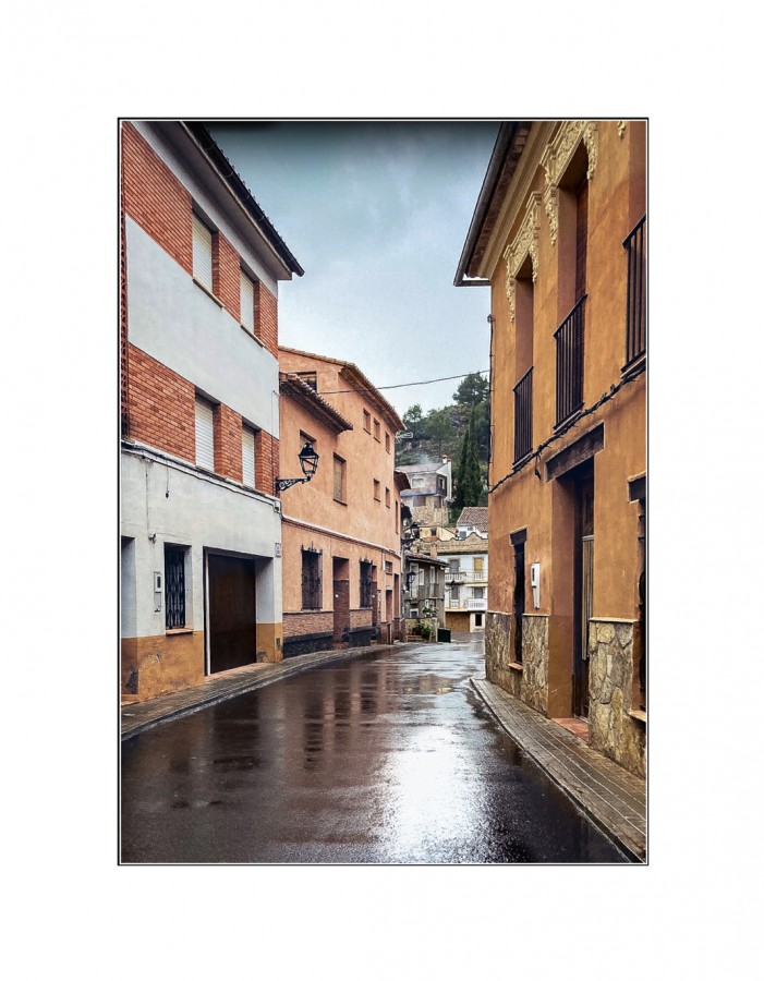 "Lluvia En La Calle Mayor" de Carmen Esteban