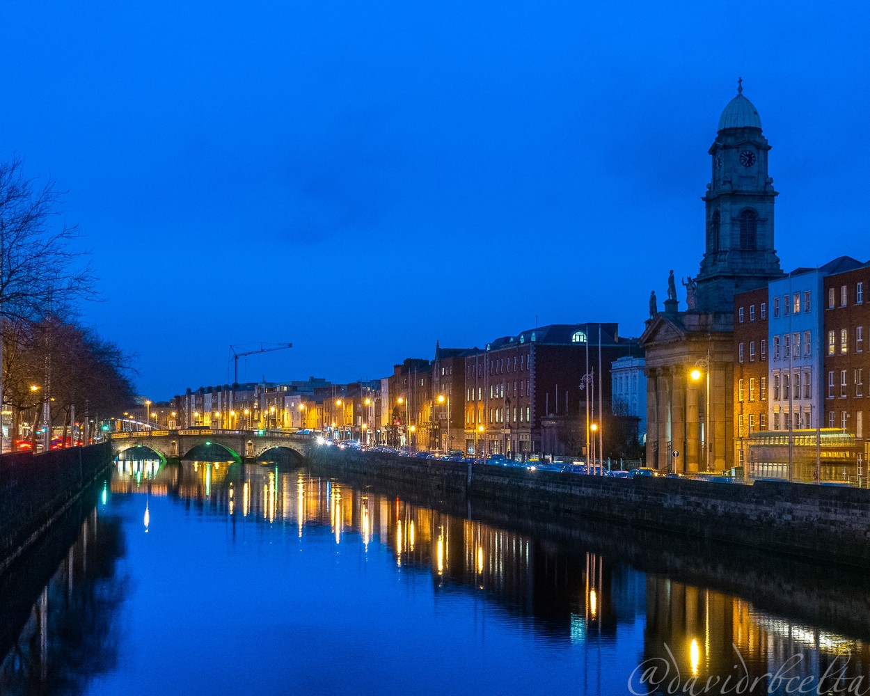 "River Liffey At Night, Dublin" de David Roldn