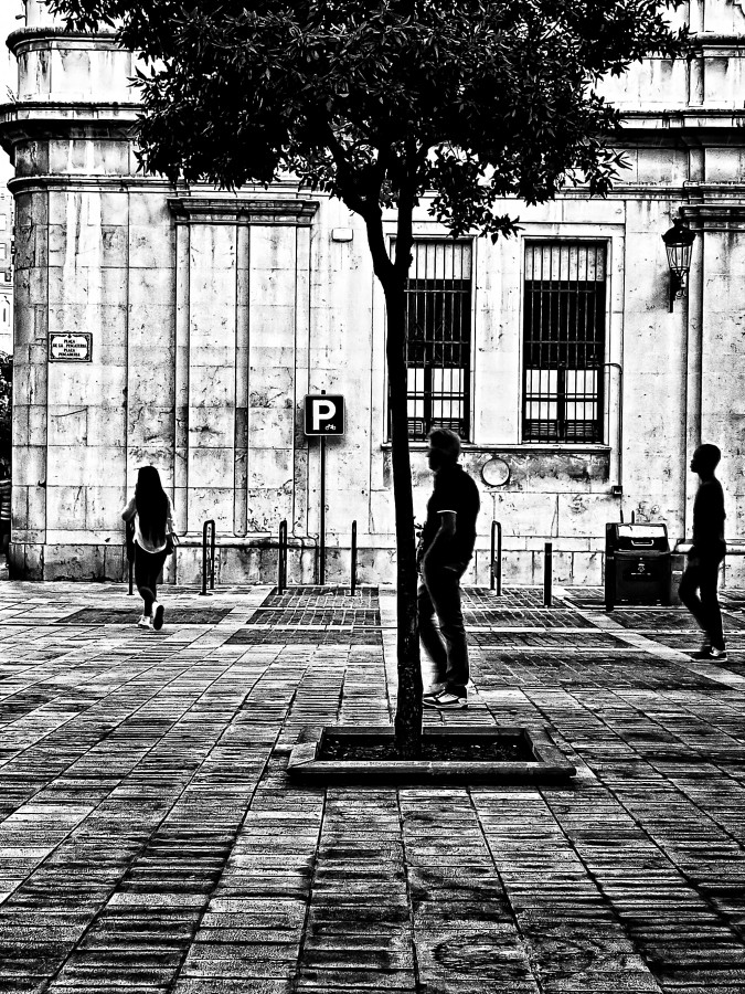 "Frente al mercado (3)." de Juan Beas