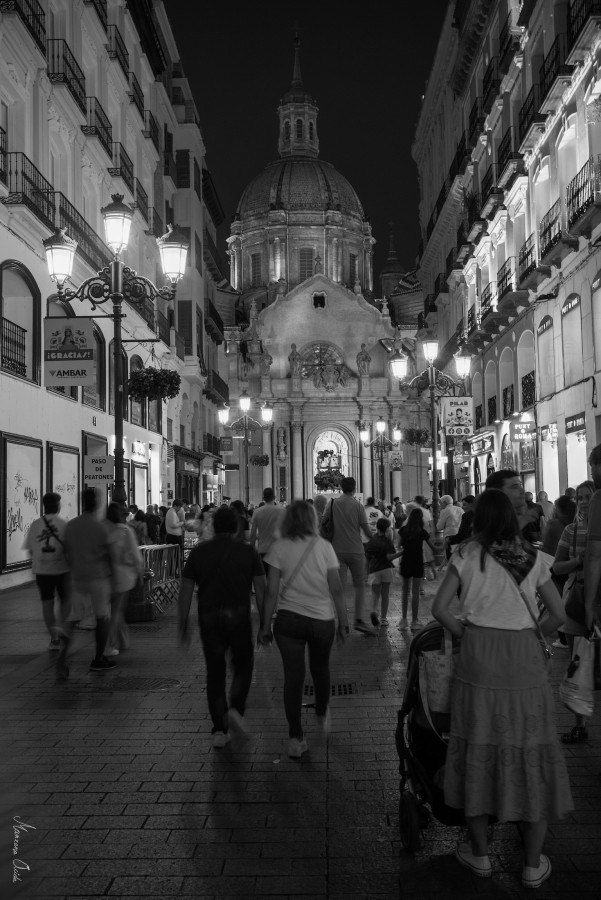 "Pilares: Calles Nocturnas" de Carmen Esteban