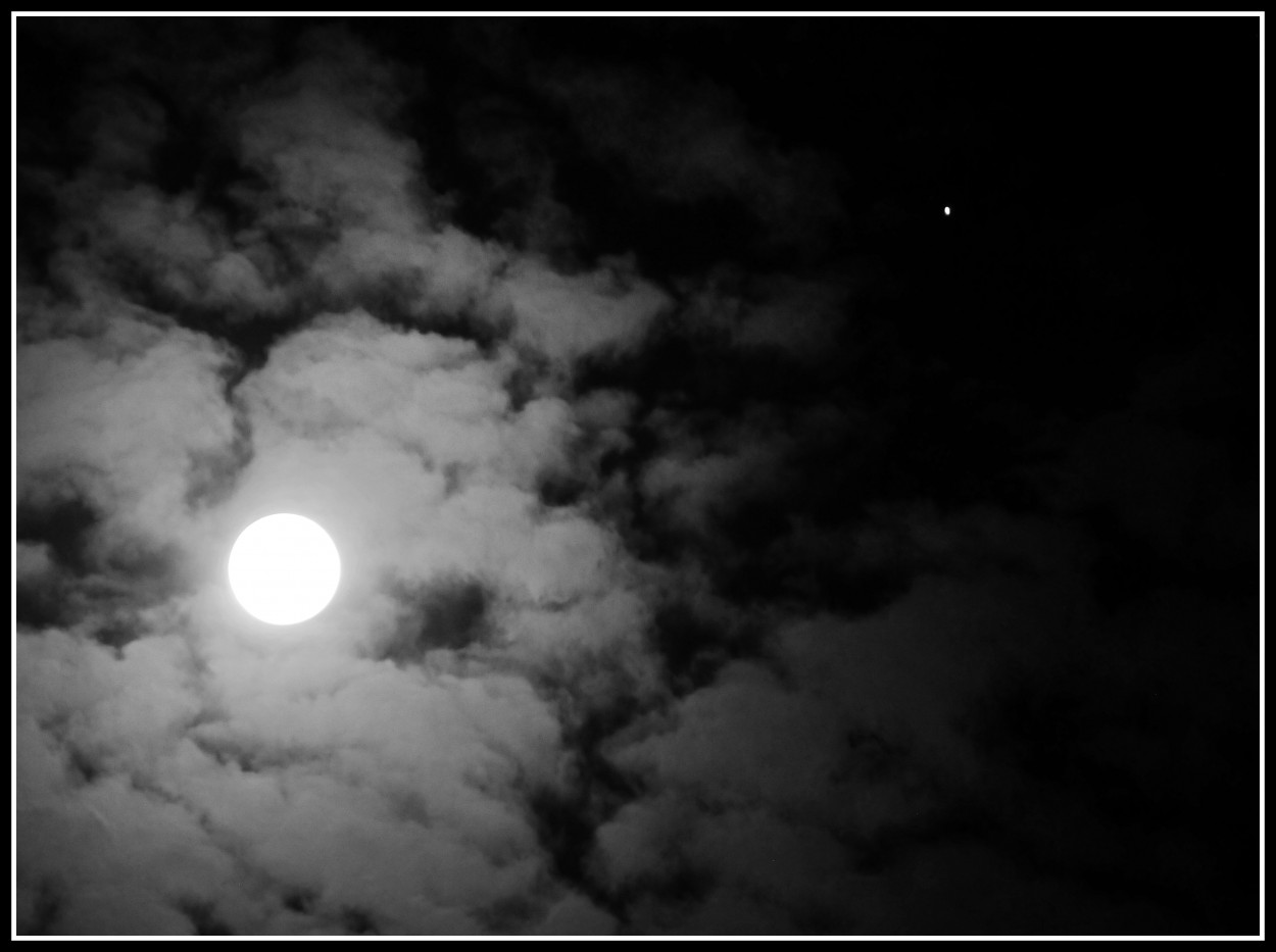 "hoy saqu la luna despues del eclipce del 18/10/23" de Alfredo Mendez