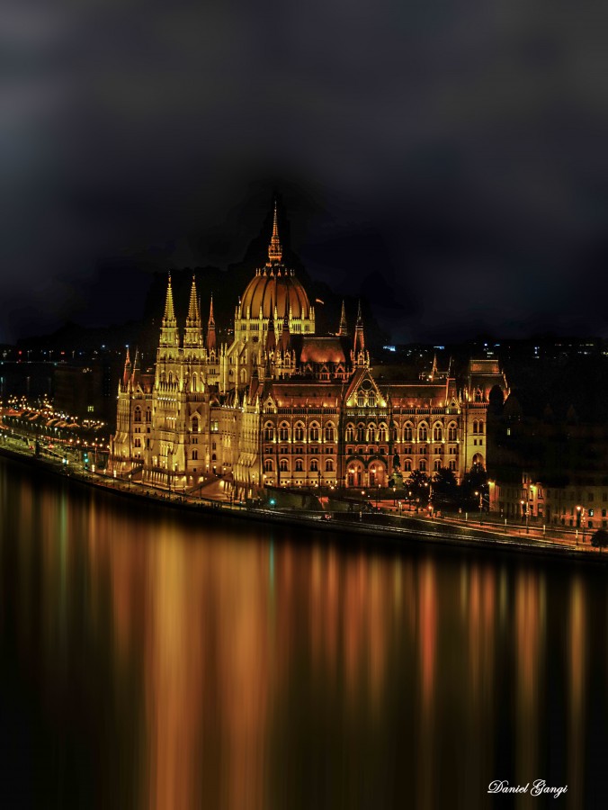 "Budapest...un lujo nocturno!" de Alberto Daniel Gangi
