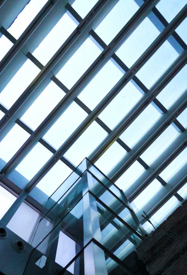 "glass roof" de Anbal H. Lpez