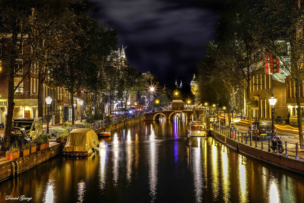 "La noche de Amsterdam..." de Alberto Daniel Gangi